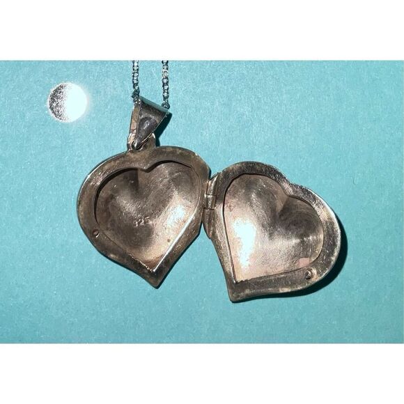 Gorgeous Sterling Heart Locket Necklace - Picture 15 of 16